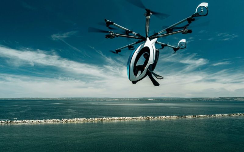 un-francez-incearca-sa-traverseze-canalul-manecii-cu-un-scuter-aerian-inventat-de-el