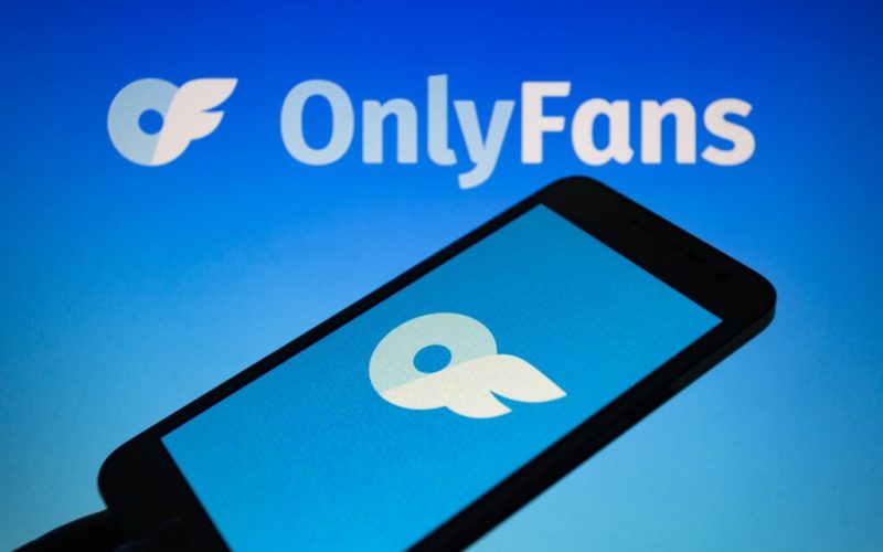 razboi-total-cu-onlyfans:-suedia-interzice-cumpararea-de-pornografie-personalizata,-iar-onlyfans-limiteaza-functionalitatea-chat-ului