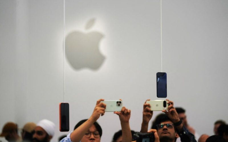 noile-iphone-uri-nu-au-impresionat-investitorii.-actiunile-apple-au-scazut-cu-peste-3%