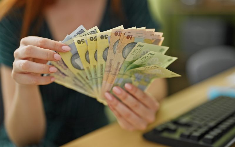 ce-salarii-se-dau-in-romania,-in-2025:-angajatii-din-bucuresti-castiga-in-medie-mai-mult-decat-cei-din-cluj-sau-timis-un-sofer-de-tir-poate-ajunge-la-15.000-lei-pe-luna-(analiza-hr)
