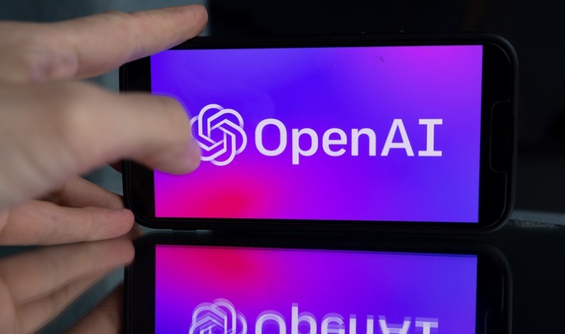 dispozitivul-openai-(chatgpt),-la-care-lucreaza-fostul-designer-apple,-jony-ive,-are-probleme-cu-vocea-si-„manierele”