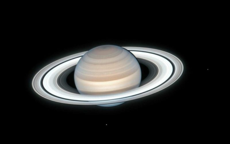 luna-lui-saturn-arata-semne-majore-de-viata-extraterestra