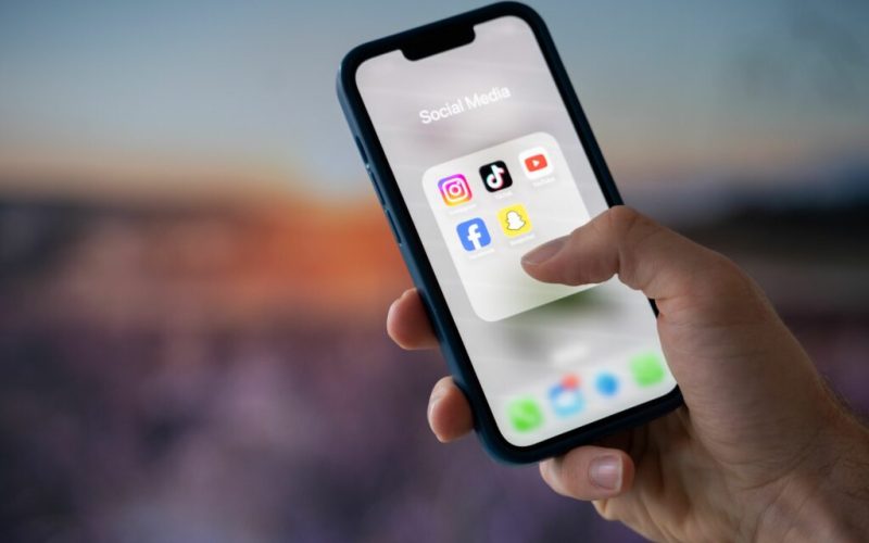 parlamentul-european-cere-reguli-stricte-pentru-protectia-minorilor-in-online:-limita-de-varsta-de-16-ani-si-interdictii-pentru-functiile-adictive