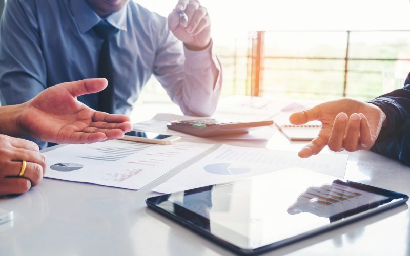 cine-sunt-antreprenorii-aradeni-care-vor-sa-preia-afacerea-oradeana-piata9.-unul-dintre-ei-e-actionar-la-dinamo