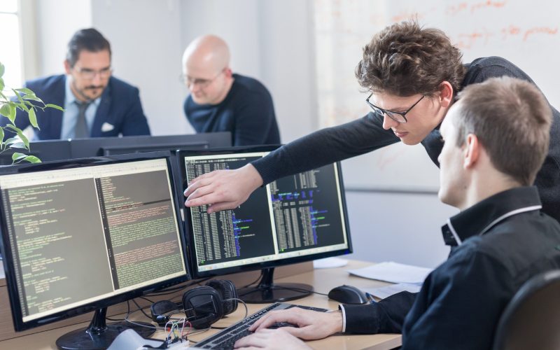 „la-un-anunt-de-angajare-au-fost-primite-60-de-cv-uri-in-doua-ore.-enorm!”-provocarile-tinerilor-pe-piata-muncii,-identificate-de-seful-unei-mari-universitati-din-romania